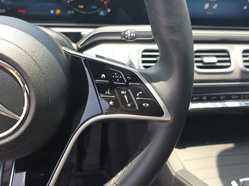Certified 2025 Mercedes-Benz GLS 450 4MATIC image 18