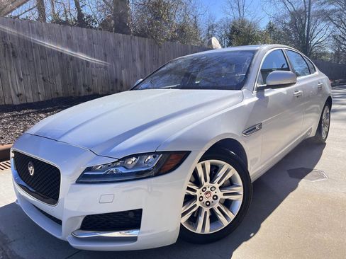 Used 2017 Jaguar XF Premium image 1