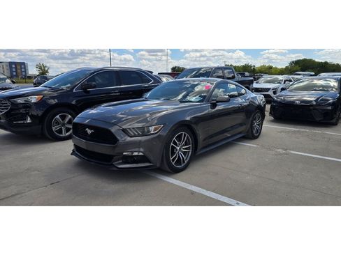 Used 2016 Ford Mustang Coupe RWD image 2