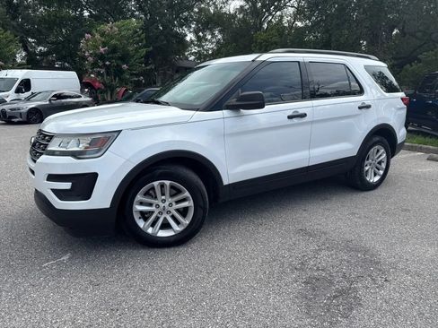 Used 2017 Ford Explorer FWD image 4