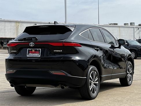 Used 2021 Toyota Venza LE image 4