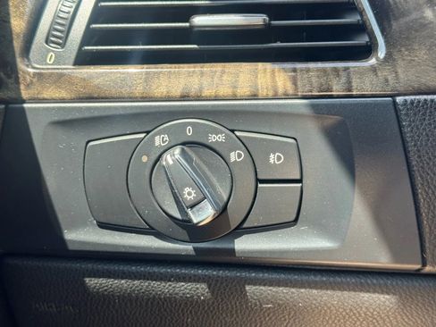 Used 2009 BMW 328i Convertible image 36