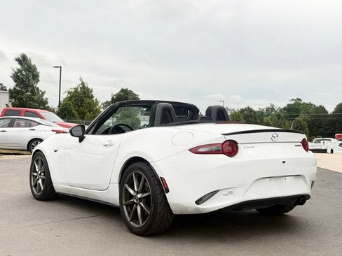 Used 2020 MAZDA MX-5 Miata Sport RWD image 19