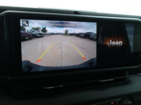 Used 2026 Jeep Gladiator Sport AWD/4WD image 16
