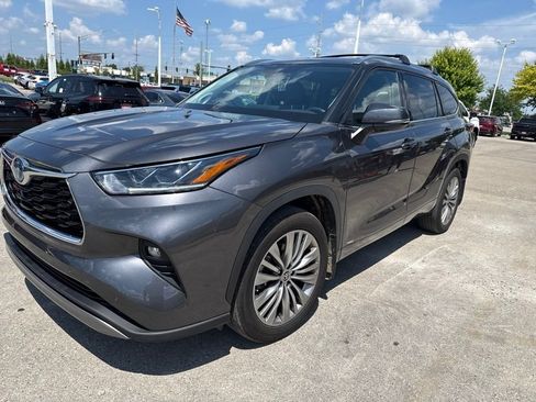 Used 2022 Toyota Highlander Platinum AWD/4WD image 10