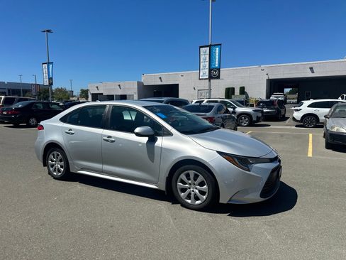 Used 2023 Toyota Corolla LE FWD image 2