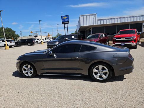 Used 2017 Ford Mustang Coupe RWD image 5