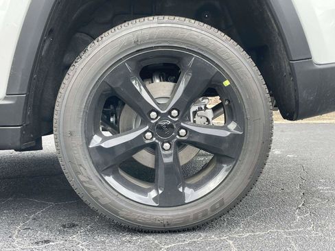 New 2025 Jeep Grand Cherokee Altitude image 38