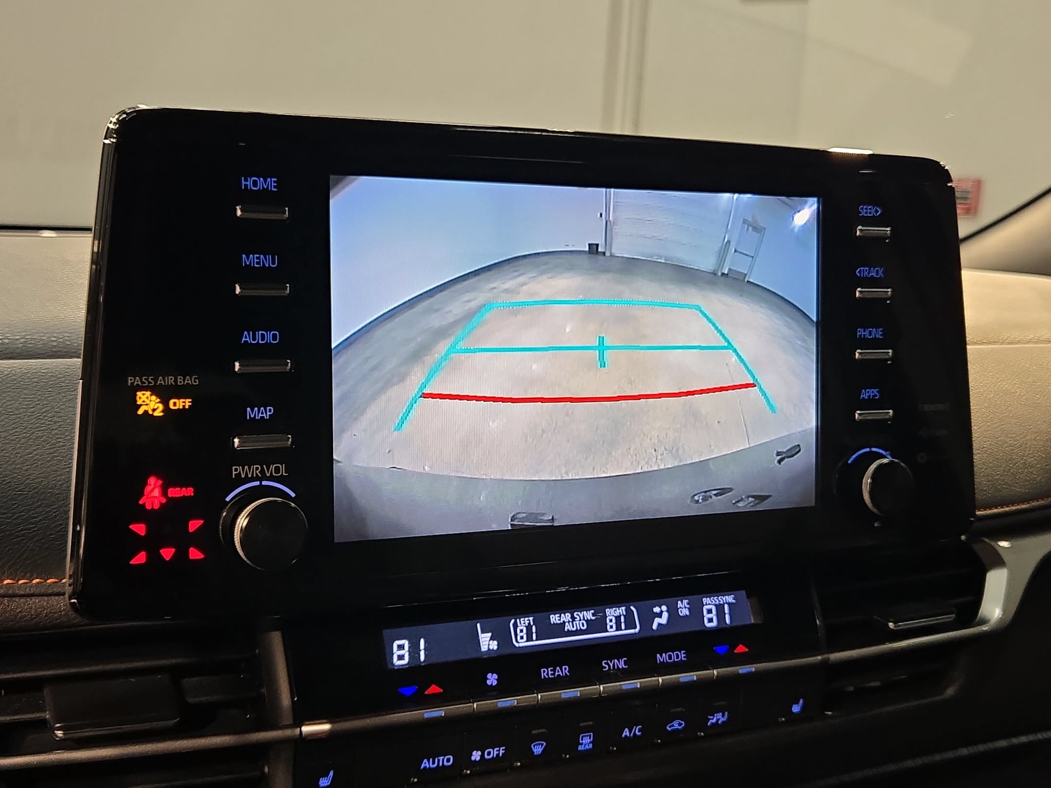 Used 2021 Toyota Sienna XSE FWD image 32