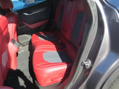 Used 2018 Maserati Levante GranLusso image 28