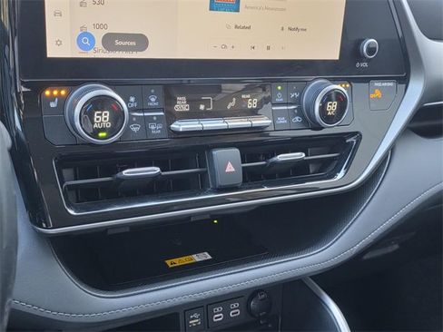 Used 2023 Toyota Highlander XLE image 23