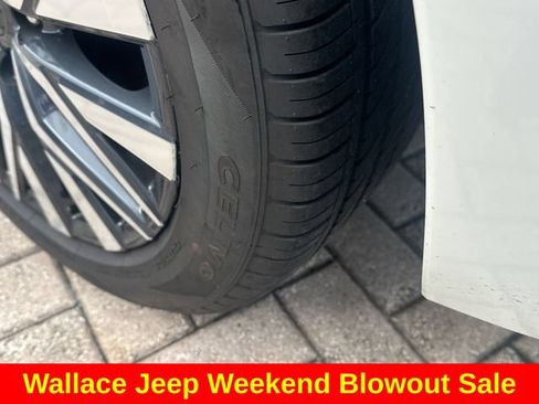 Used 2025 Nissan Altima 2.5 SV FWD image 12