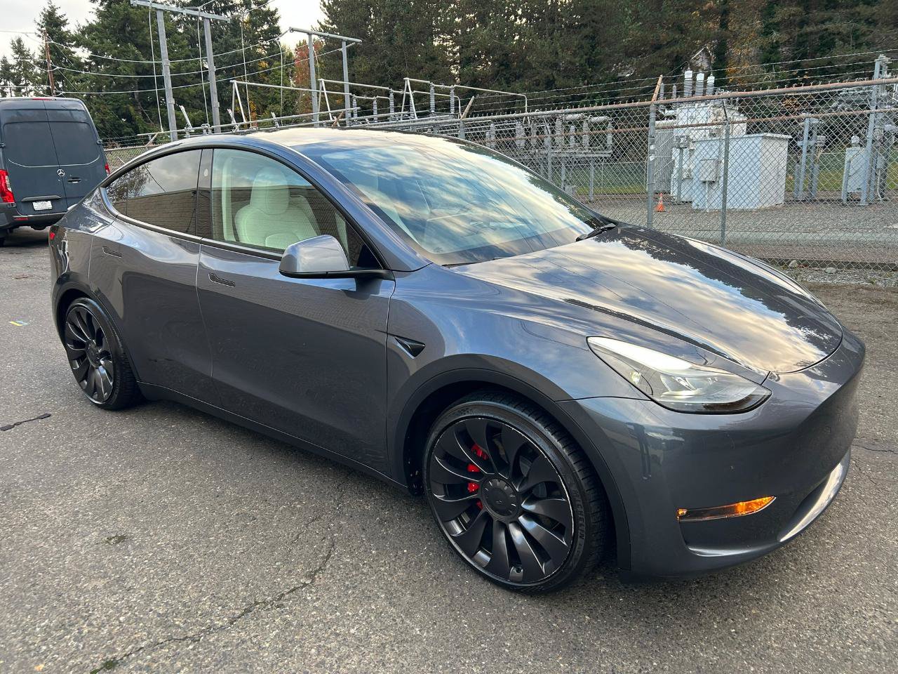 Used 2023 Tesla Model Y Performance AWD/4WD image 3