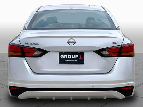 Used 2024 Nissan Altima 2.5 SV FWD image 5