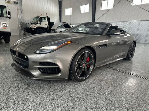 Used 2018 Jaguar F-TYPE R image 28