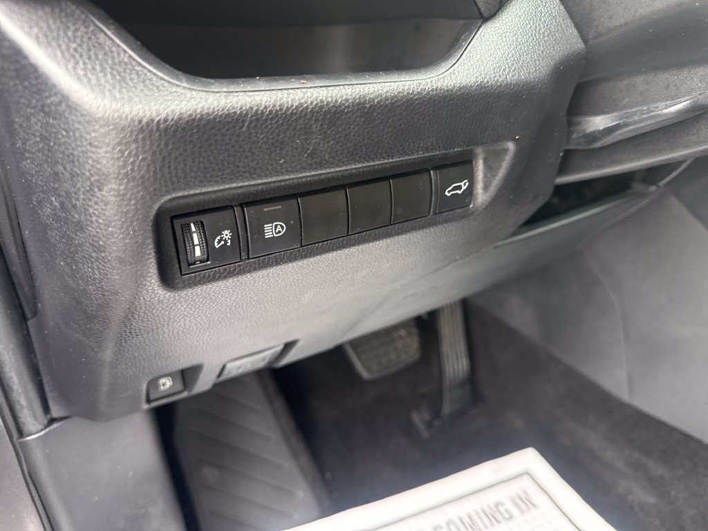 Used 2020 Toyota RAV4 XLE w/ Convenience Package AWD/4WD image 28