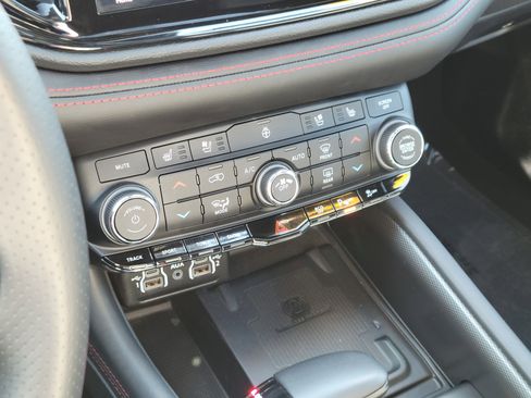 Used 2024 Dodge Durango R/T w/ Tow 'N Go Package AWD/4WD image 15