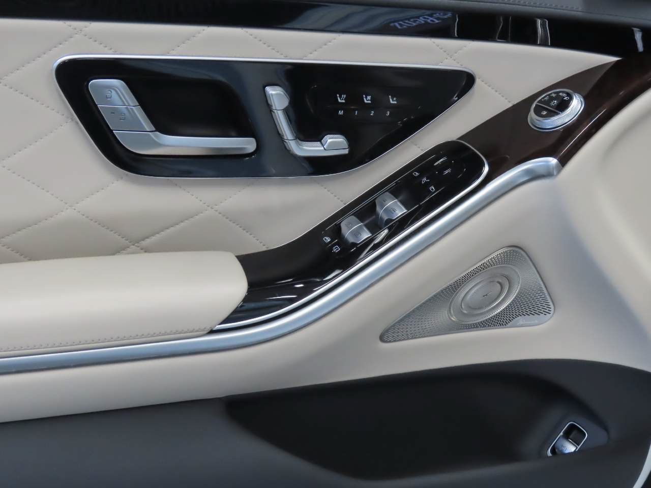 Used 2022 Mercedes-Benz S 500 4MATIC image 16