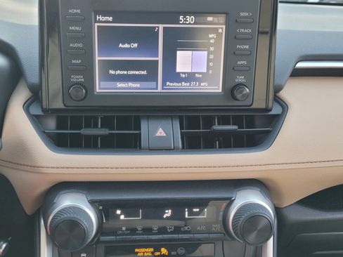 Used 2019 Toyota RAV4 LE image 24