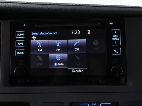 Used 2017 Toyota Sienna XLE Premium FWD image 56