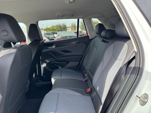 Used 2026 Volkswagen Tiguan SE AWD/4WD image 50
