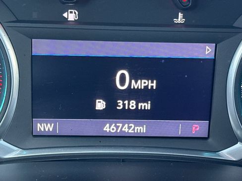 Used 2021 Chevrolet Traverse LT image 3