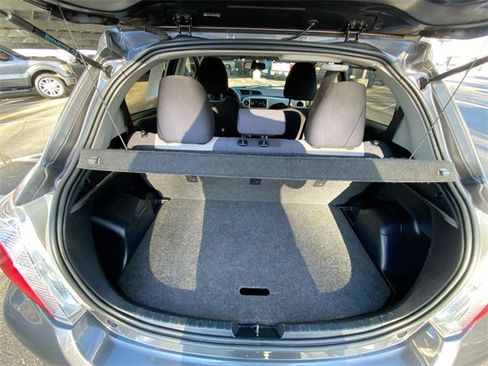Used 2013 Toyota Yaris L image 21