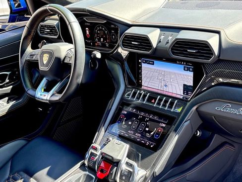 Used 2022 Lamborghini Urus AWD/4WD image 44