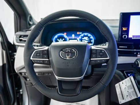New 2026 Toyota Sienna Platinum image 31