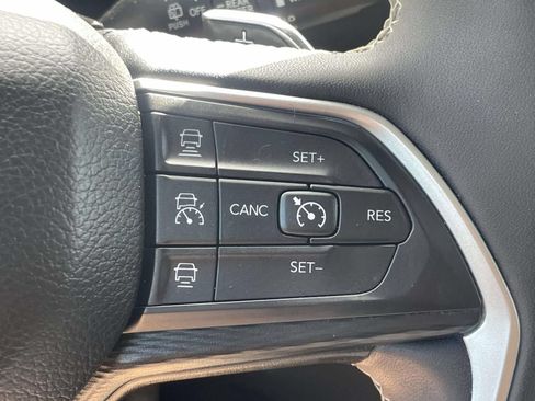 Used 2023 Jeep Grand Cherokee L Laredo AWD/4WD image 26