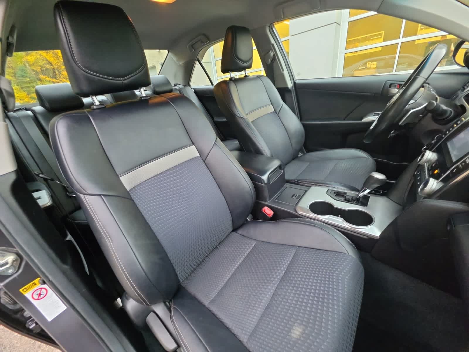 Used 2014 Toyota Camry SE FWD image 21