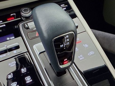 Certified 2022 Porsche Cayenne Turbo AWD/4WD image 23
