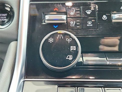 Used 2025 Nissan Armada Platinum Reserve image 31