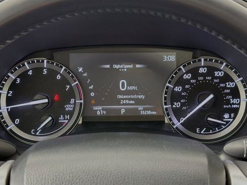Used 2022 Toyota Highlander XLE AWD/4WD image 12