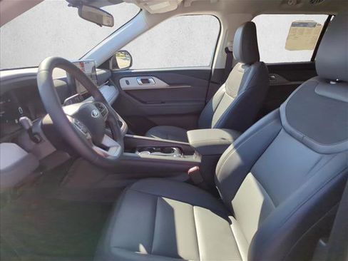 New 2026 Ford Explorer Active w/ Active Comfort Package image 4