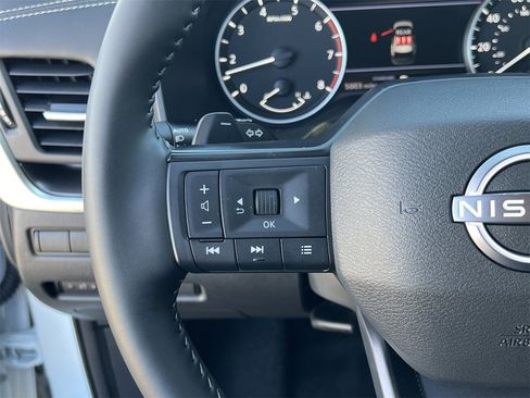 Certified 2025 Nissan Rogue SV image 10