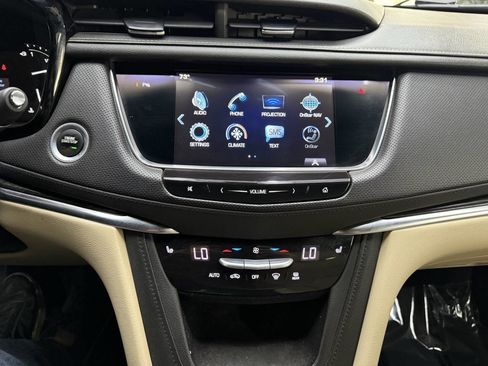 Used 2018 Cadillac XT5 FWD image 25