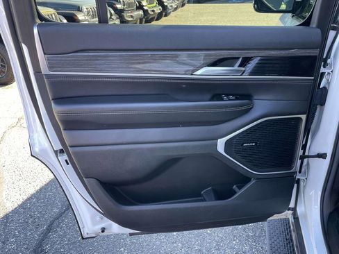 Used 2022 Jeep Wagoneer Series III image 20