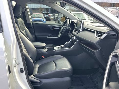 Used 2019 Toyota RAV4 Limited image 28