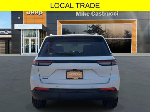 Used 2024 Jeep Grand Cherokee Altitude AWD/4WD image 5