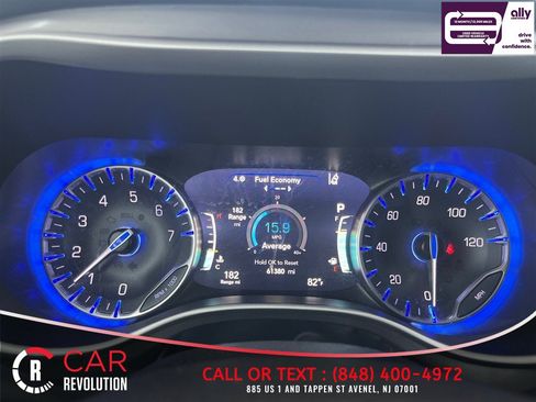 Used 2023 Chrysler Pacifica Touring-L FWD image 31
