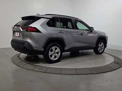 Used 2019 Toyota RAV4 XLE w/ Carpet Mat Package image 5