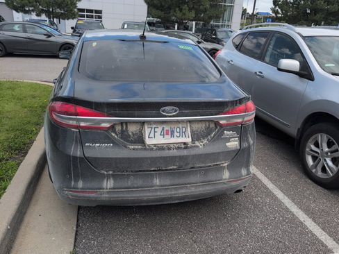 Used 2017 Ford Fusion SE w/ Fusion SE Technology Package FWD image 5