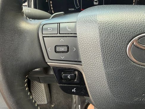 Used 2025 Toyota Camry SE FWD image 18