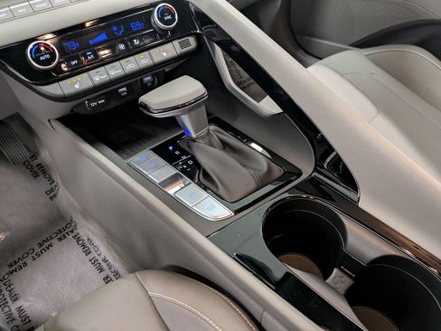 Certified 2023 Hyundai Elantra SEL w/ Convenience Package FWD image 13
