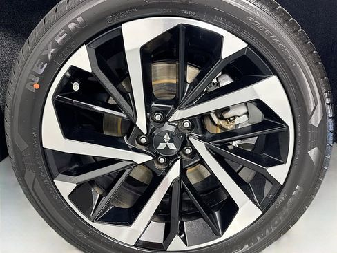 Used 2023 Mitsubishi Outlander SE image 36