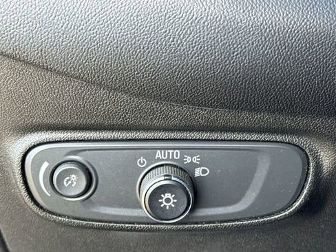 Used 2020 Chevrolet Equinox LS w/ LS Convenience Package image 12