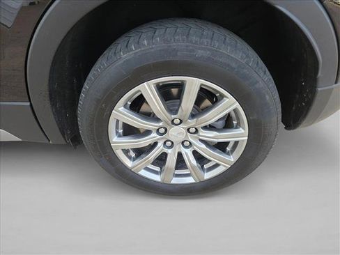 Used 2023 Cadillac XT4 Premium Luxury image 9
