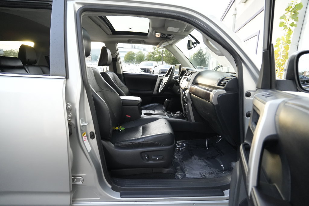 Used 2016 Toyota 4Runner Limited AWD/4WD image 32