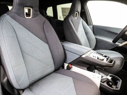 New 2026 BMW iX xDrive45 image 31